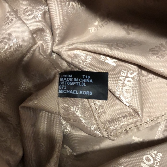 Michael Kors Shoulder/Crossbody Purse - Picture 9 of 10